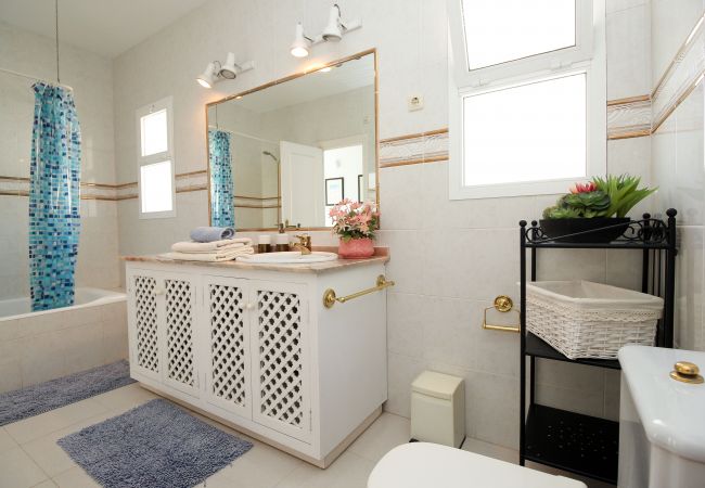 Villa en La Cala de Mijas - Family villa with sea views in La Cala  Villa en La Cala de Mijas - Family villa with sea views in La Cala