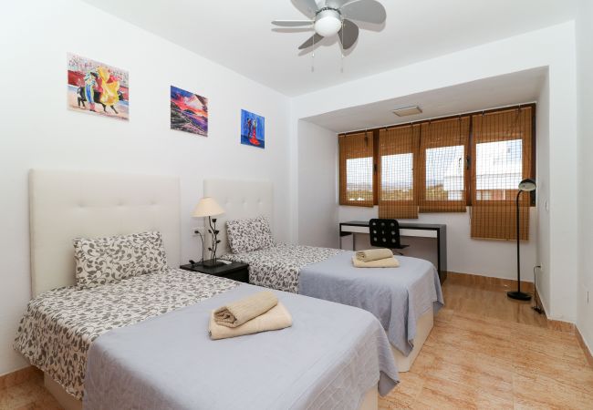 Casa adosada en La Cala de Mijas - La Cala townhouse, beach 400 m, roof terrace, BBQ Casa adosada en La Cala de Mijas - La Cala townhouse, beach 400 m, roof terrace, BBQ