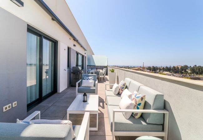 Apartamento en La Cala de Mijas - Ático con gran terraza en la azotea y piscina privada