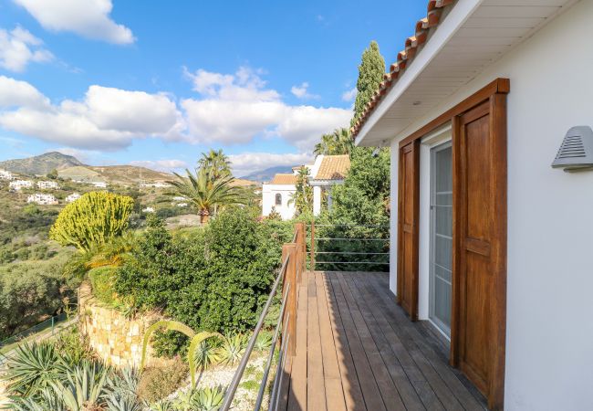 Villa en Benahavís - Family wooden villa with fantastic views