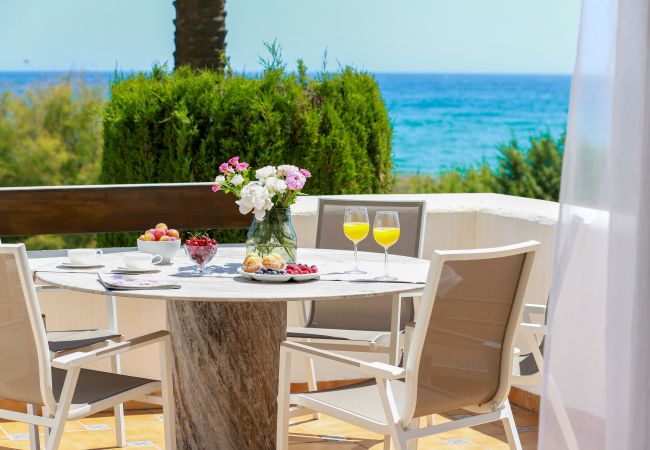 Apartamento en Marbella - Lujoso frente al mar con impresionantes vistas al mar - Los Monteros