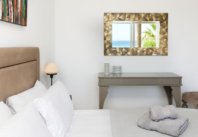 Apartamento en Marbella - Lujoso frente al mar con impresionantes vistas al mar - Los Monteros Apartamento en Marbella - Lujoso frente al mar con impresionantes vistas al mar - Los Monteros