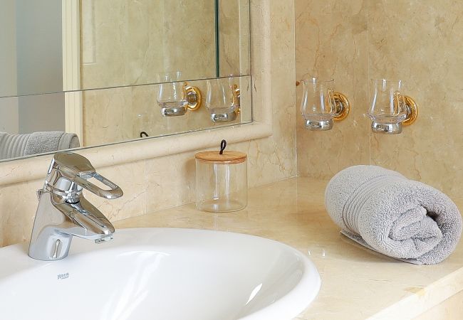 Apartamento en Marbella - Lujoso frente al mar con impresionantes vistas al mar - Los Monteros Apartamento en Marbella - Lujoso frente al mar con impresionantes vistas al mar - Los Monteros