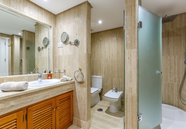 Apartamento en Marbella - Lujoso frente al mar con impresionantes vistas al mar - Los Monteros Apartamento en Marbella - Lujoso frente al mar con impresionantes vistas al mar - Los Monteros