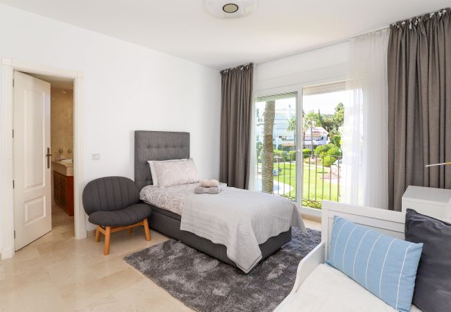 Apartamento en Marbella - Lujoso frente al mar con impresionantes vistas al mar - Los Monteros Apartamento en Marbella - Lujoso frente al mar con impresionantes vistas al mar - Los Monteros