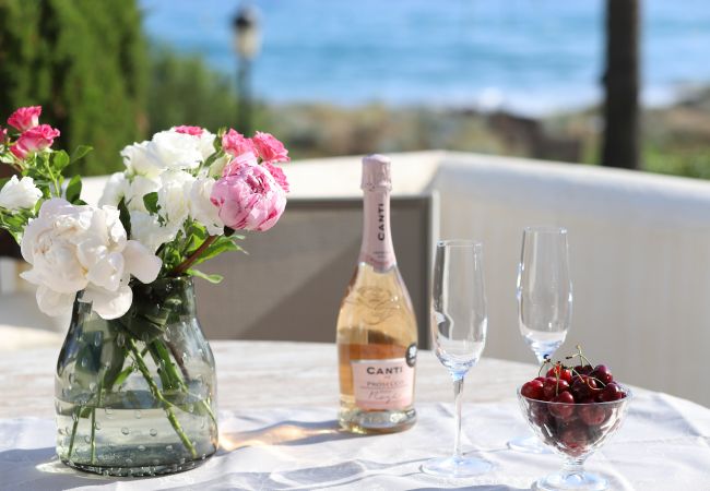 Apartamento en Marbella - Lujoso frente al mar con impresionantes vistas al mar - Los Monteros Apartamento en Marbella - Lujoso frente al mar con impresionantes vistas al mar - Los Monteros
