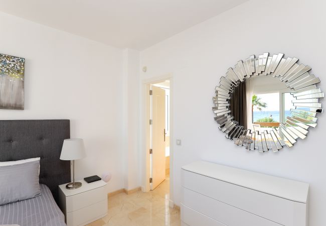 Apartamento en Marbella - Lujoso frente al mar con impresionantes vistas al mar - Los Monteros Apartamento en Marbella - Lujoso frente al mar con impresionantes vistas al mar - Los Monteros