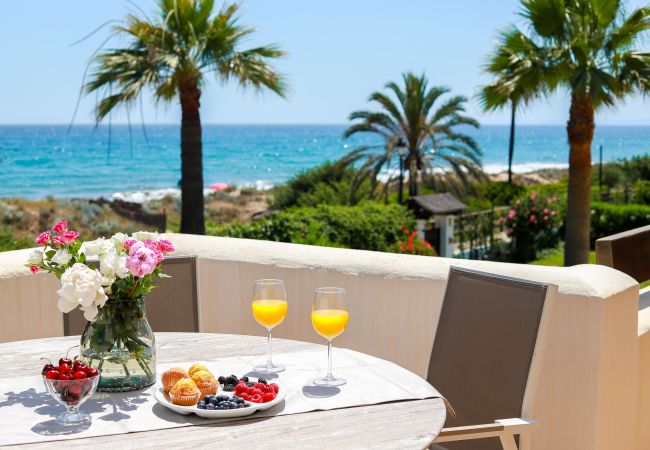 Apartamento en Marbella - Lujoso frente al mar con impresionantes vistas al mar - Los Monteros