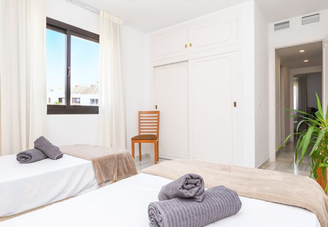 Apartamento en Mijas Costa - Club Calahonda con vista al mar - ubicación ideal