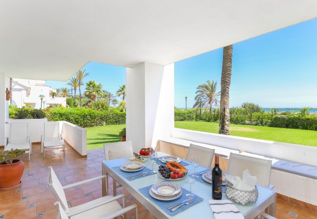 Apartamento en Marbella - Primera línea de playa con jardín - Los Monteros Palm Beach