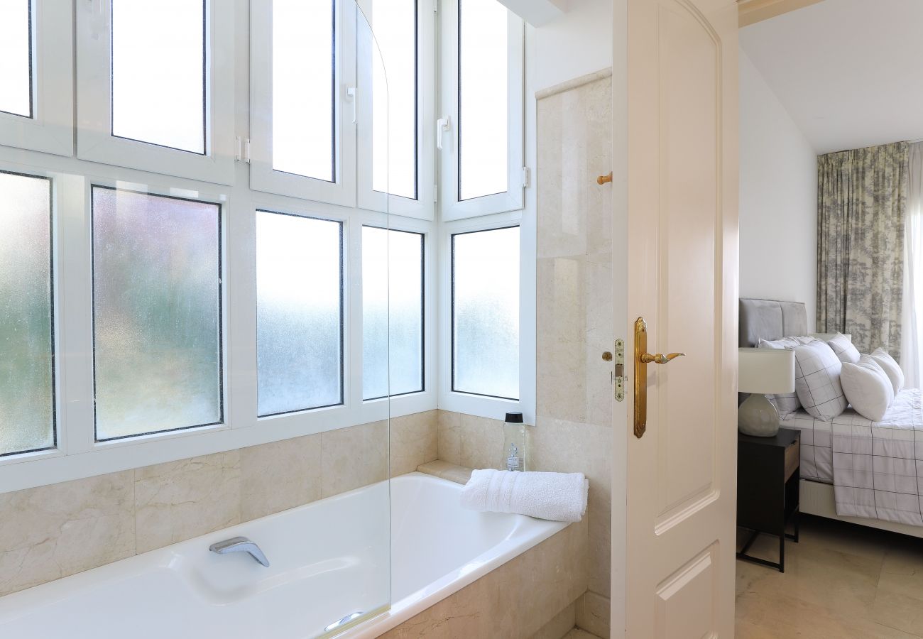 Apartamento en Marbella - Primera línea de playa con jardín - Los Monteros Palm Beach
