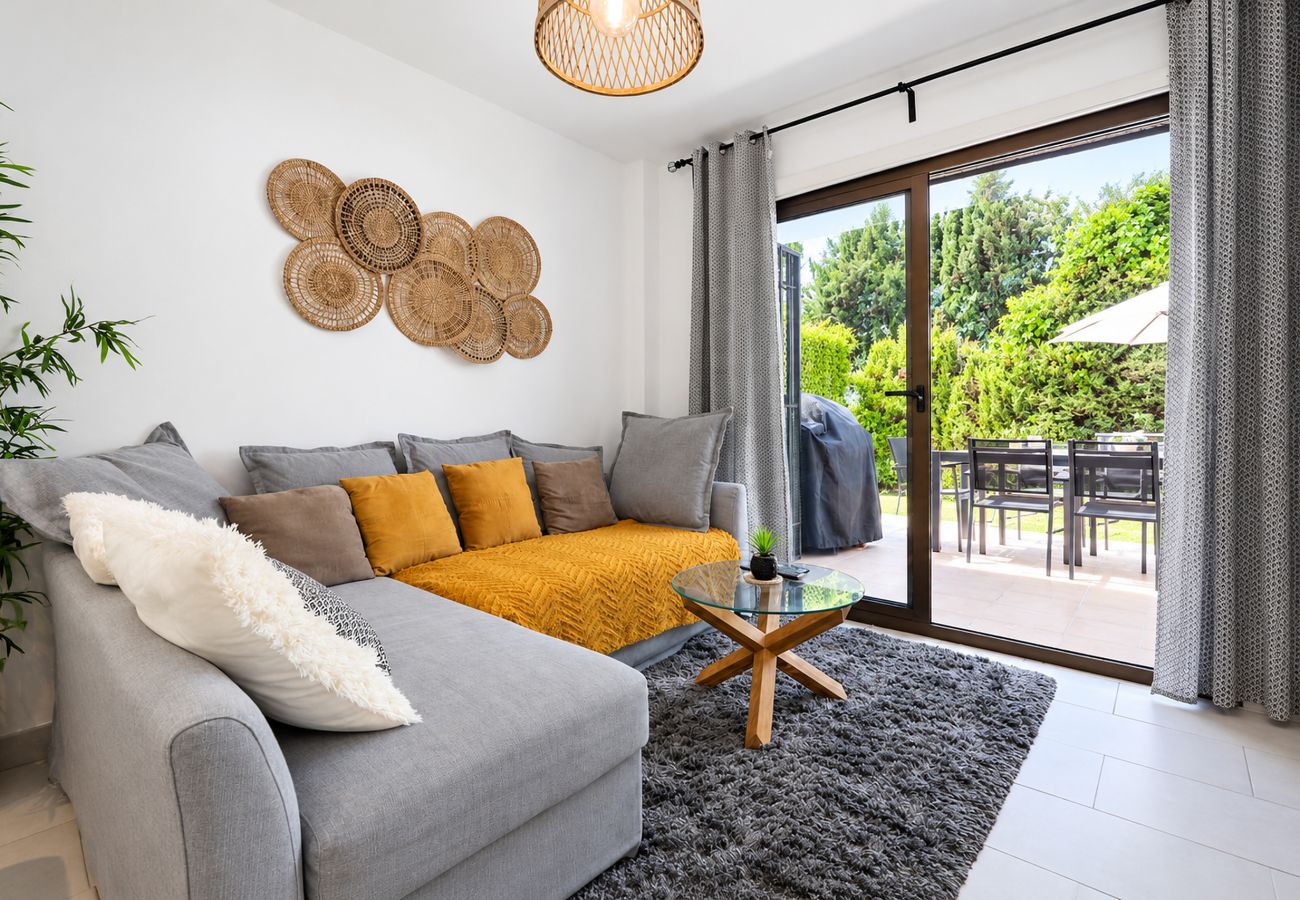 Apartamento en Mijas Costa - Apartamento con Vistas al Mar, Terraza Privada, Jardín y Barbacoa