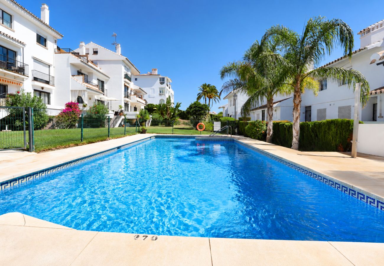 Apartamento en Mijas Costa - Apartamento con Vistas al Mar, Terraza Privada, Jardín y Barbacoa