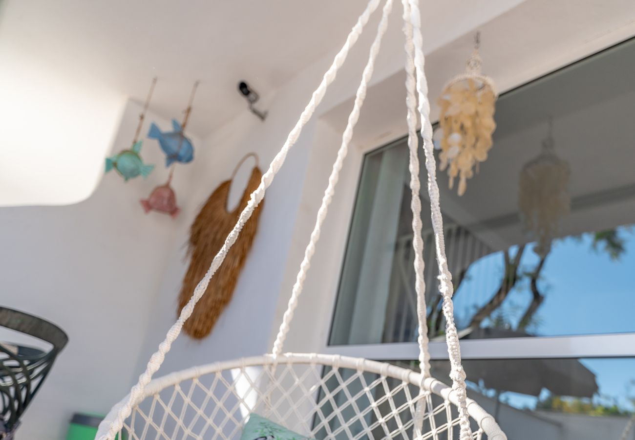 Casa adosada en Marbella - Adosado soleado en Marbella con terrazas, piscina y servicios de hotel