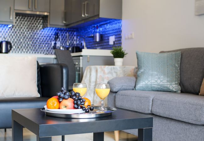 Appartement à Mijas Costa - Calahonda apartment - all facilities 5 mins walk Appartement à Mijas Costa - Calahonda apartment - all facilities 5 mins walk