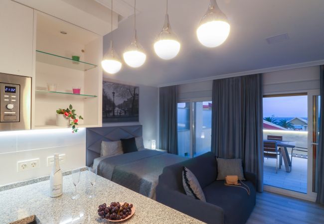 Studio à Marbella - Studio de luxe avec immense terrasse - Front de mer de Romana Playa Studio à Marbella - Studio de luxe avec immense terrasse - Front de mer de Romana Playa