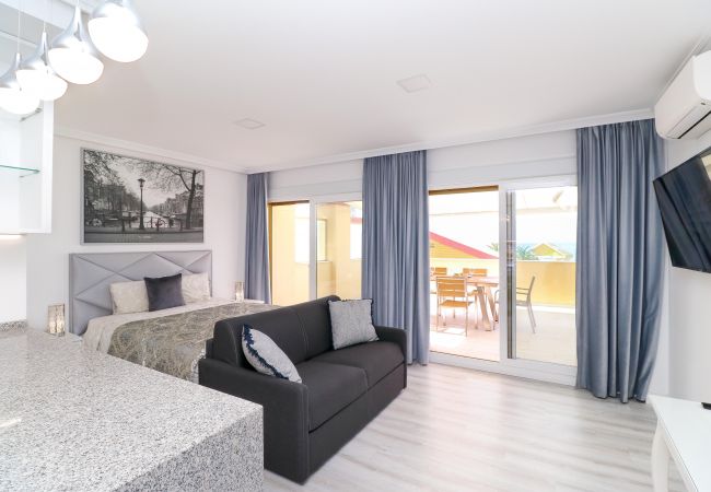 Studio à Marbella - Studio de luxe avec immense terrasse - Front de mer de Romana Playa Studio à Marbella - Studio de luxe avec immense terrasse - Front de mer de Romana Playa