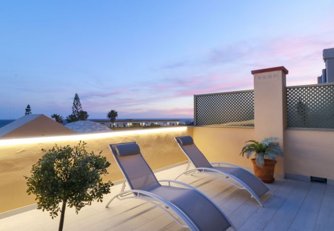 Studio à Marbella - Studio de luxe avec immense terrasse - Front de mer de Romana Playa Studio à Marbella - Studio de luxe avec immense terrasse - Front de mer de Romana Playa