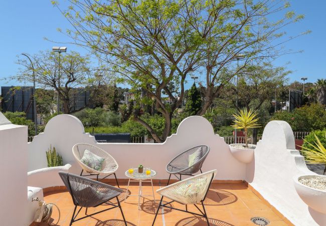 Maison mitoyenne à Marbella - Superb townhouse with big sunny terrace Maison mitoyenne à Marbella - Superb townhouse with big sunny terrace
