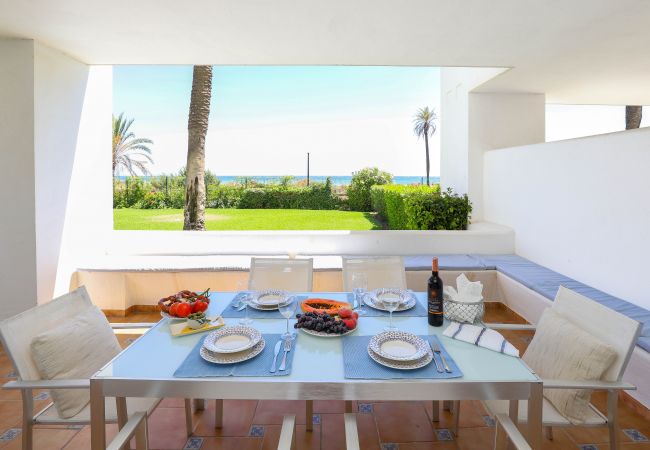 Appartement à Marbella - Beachfront with large garden  - Los Monteros Palm Beach
