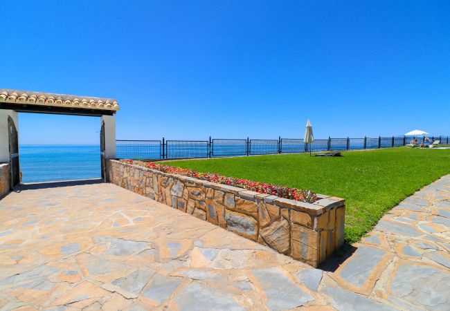 Appartement à Marbella - Playa Real en bord de mer avec vue sur la piscine Appartement à Marbella - Playa Real en bord de mer avec vue sur la piscine