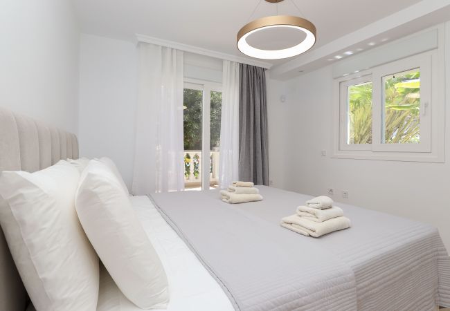 Appartement à Marbella - Playa Real en bord de mer avec vue sur la piscine Appartement à Marbella - Playa Real en bord de mer avec vue sur la piscine