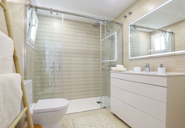 Appartement à Marbella - Playa Real en bord de mer avec vue sur la piscine Appartement à Marbella - Playa Real en bord de mer avec vue sur la piscine