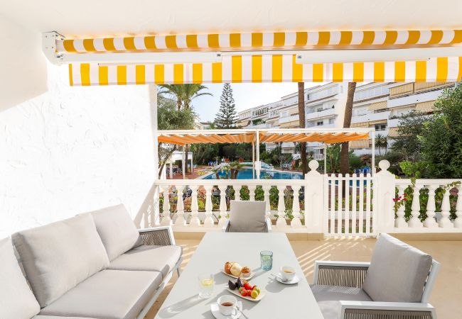 Appartement à Marbella - Playa Real en bord de mer avec vue sur la piscine Appartement à Marbella - Playa Real en bord de mer avec vue sur la piscine