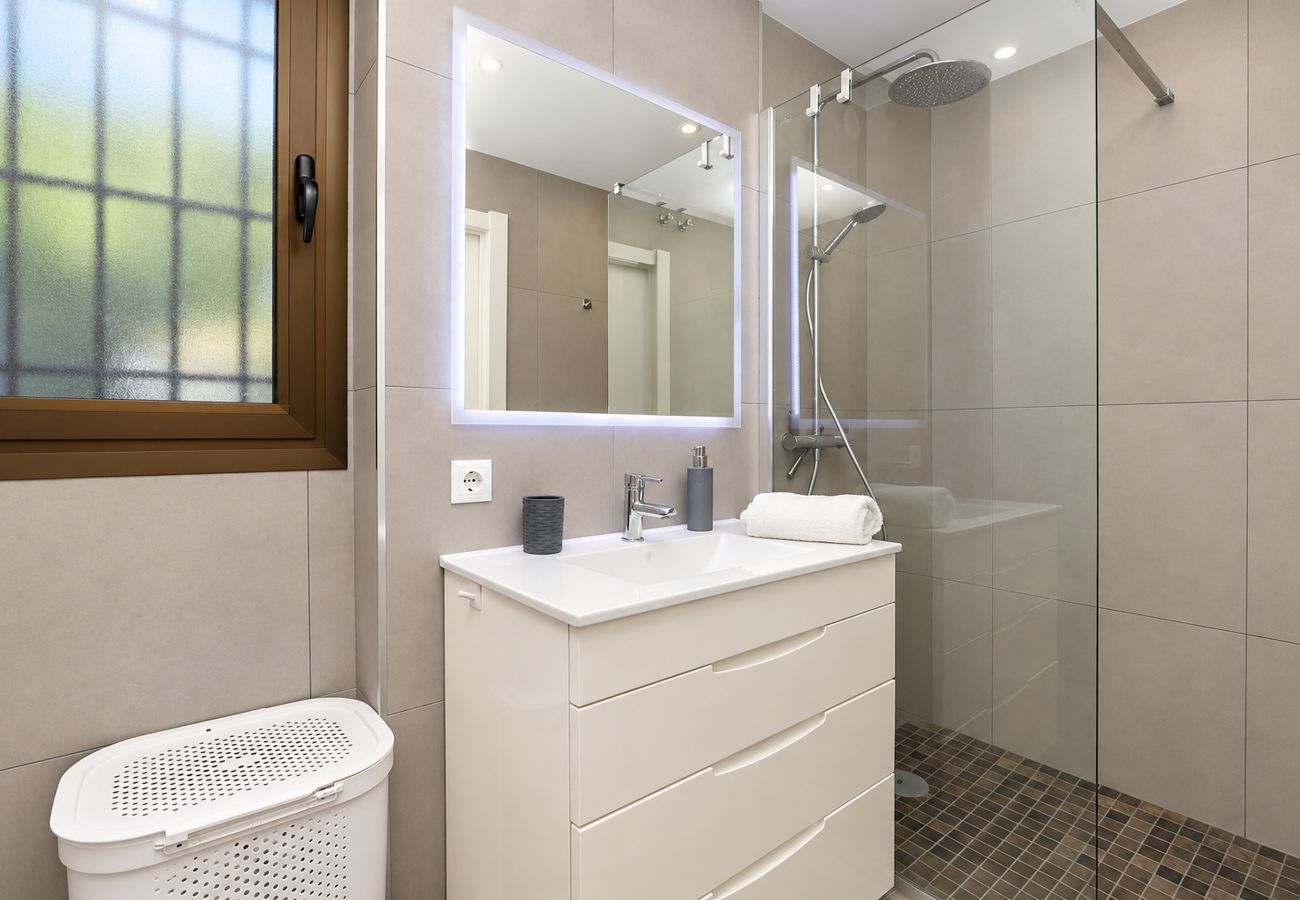 Appartement à Mijas Costa - Appartement avec Vue sur la Mer, Terrasse Privée, Jardin et Barbecue