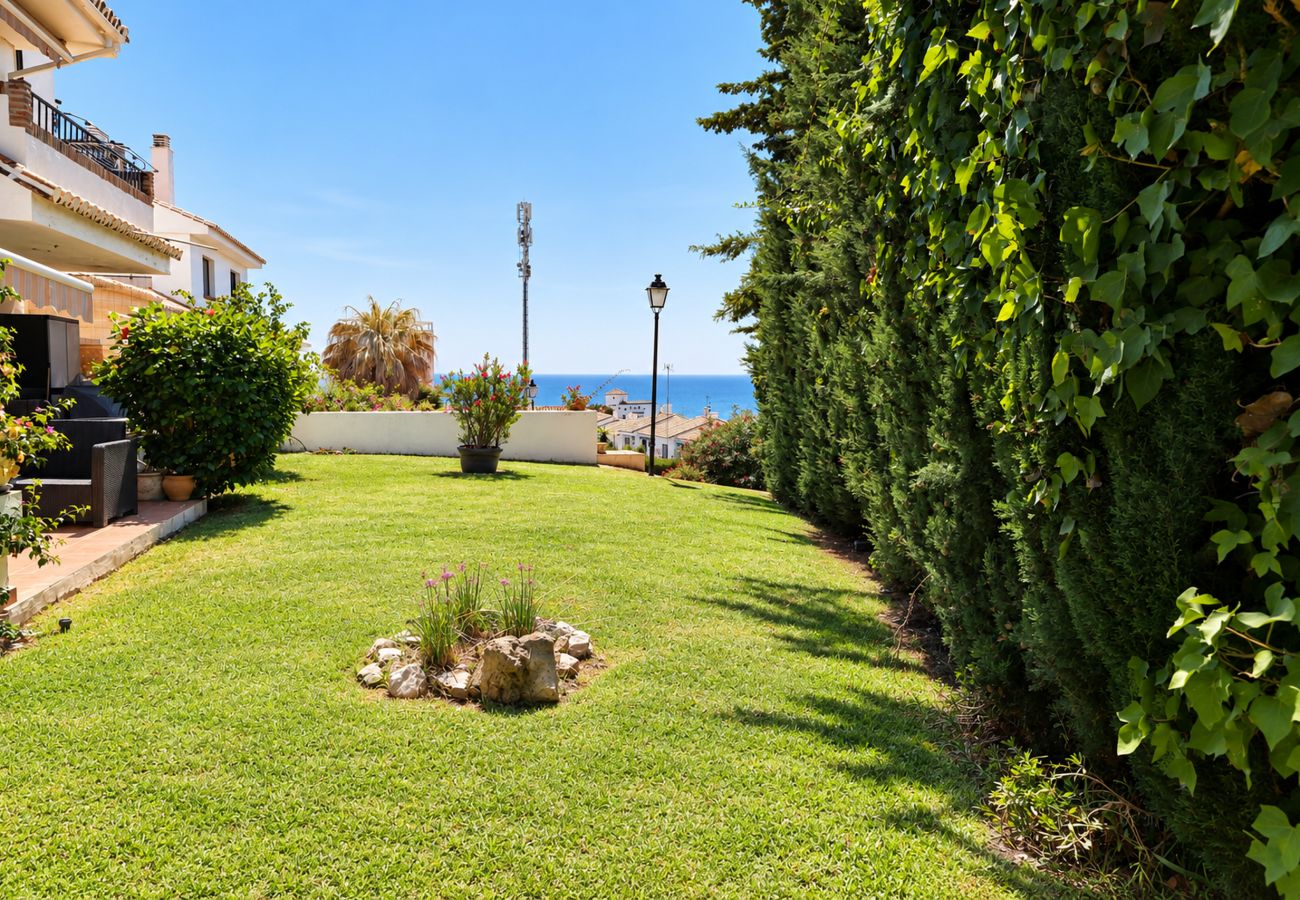 Appartement à Mijas Costa - Appartement avec Vue sur la Mer, Terrasse Privée, Jardin et Barbecue