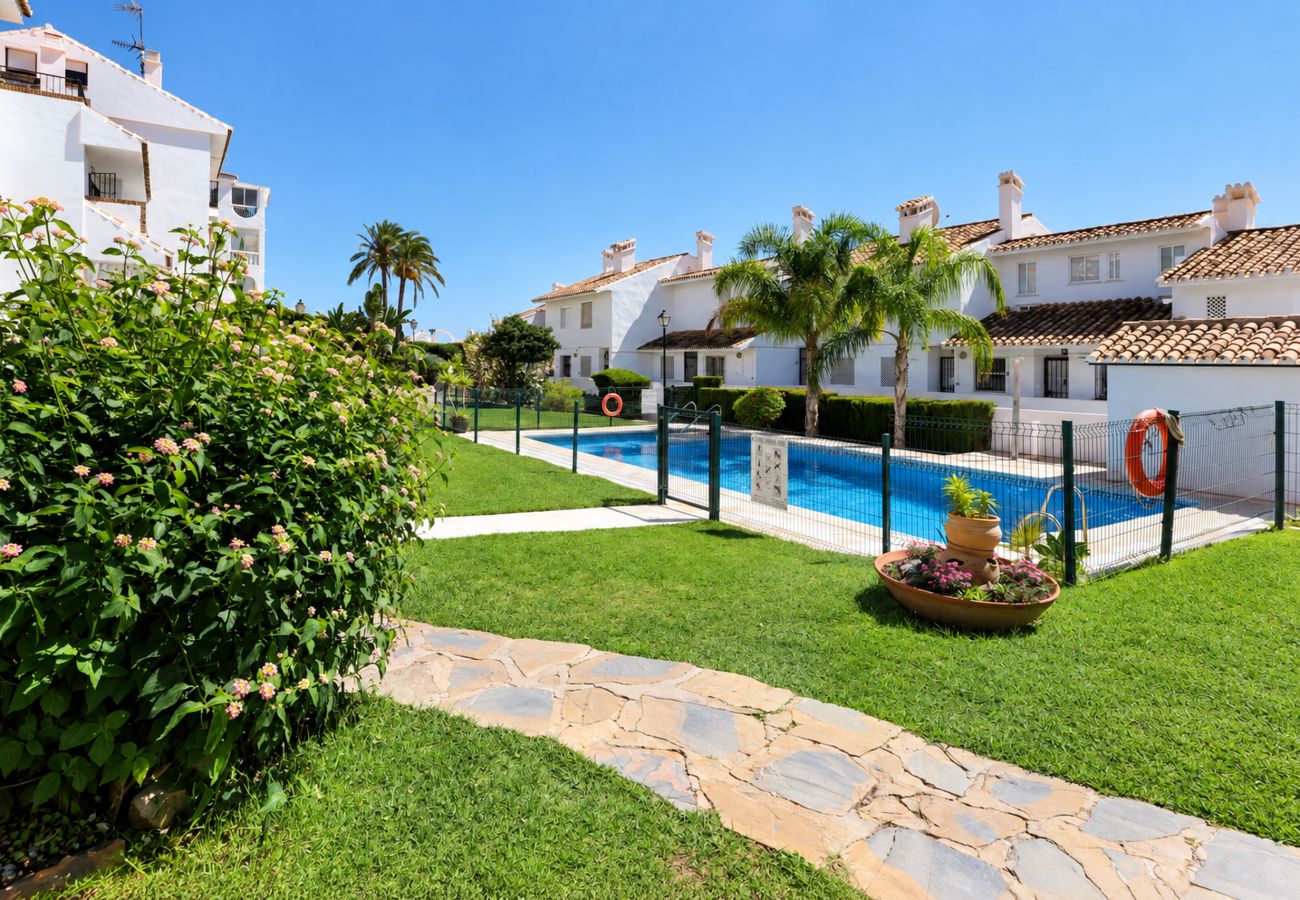 Appartement à Mijas Costa - Appartement avec Vue sur la Mer, Terrasse Privée, Jardin et Barbecue