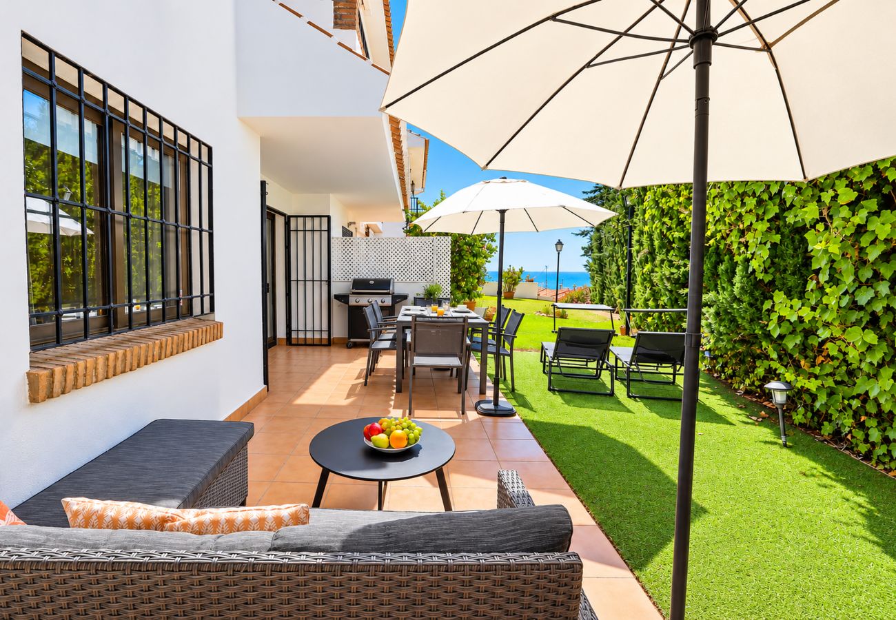 Appartement à Mijas Costa - Appartement avec Vue sur la Mer, Terrasse Privée, Jardin et Barbecue