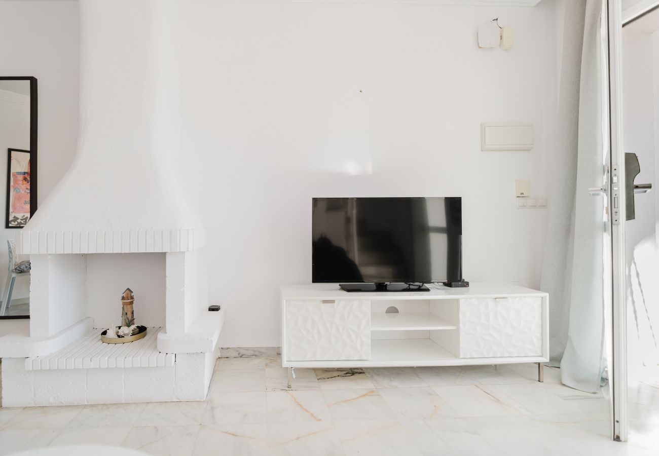 Maison mitoyenne à Marbella - Maison de ville ensoleillée à Marbella avec terrasses, piscine et services hôteliers