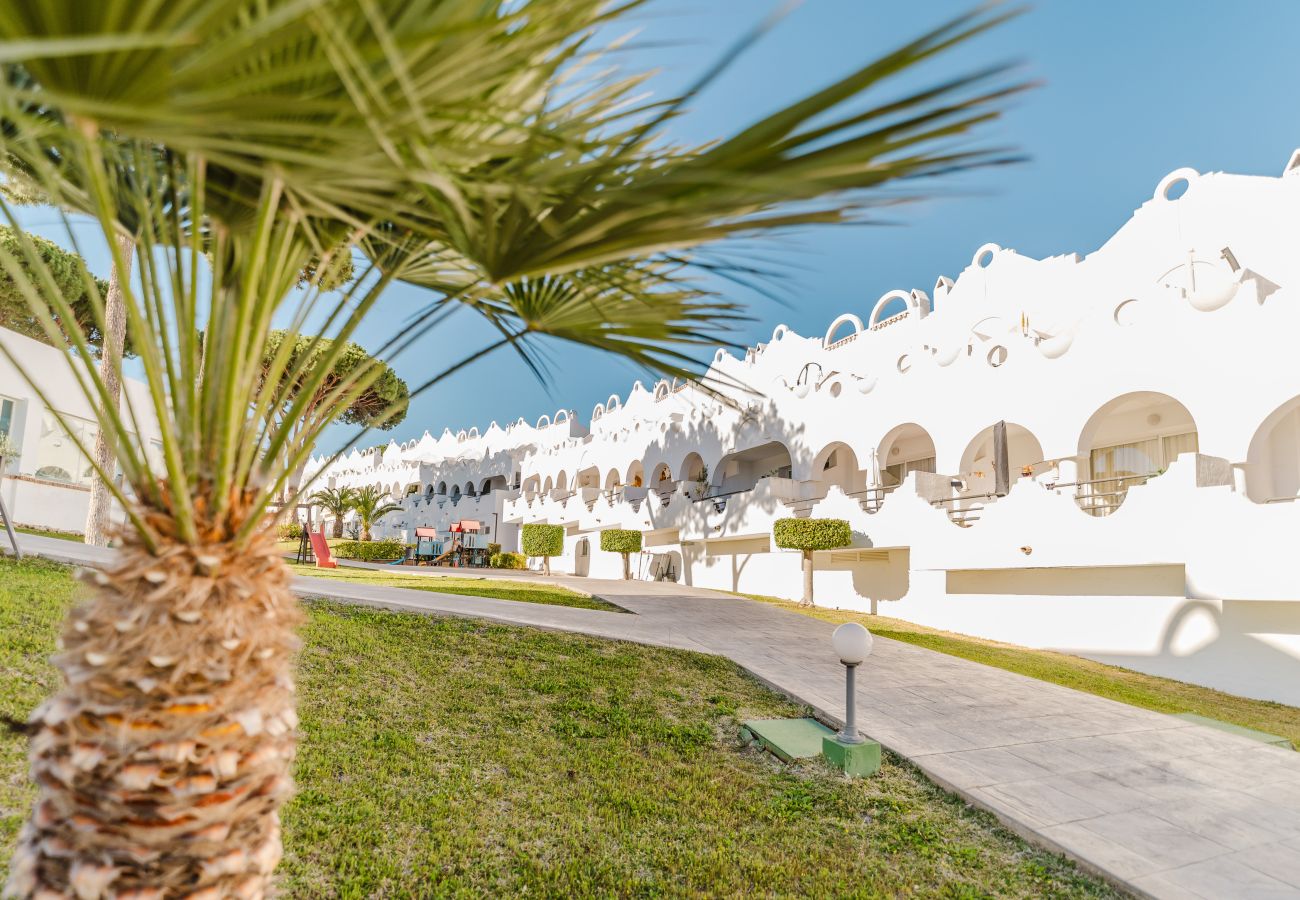 Maison mitoyenne à Marbella - Maison de ville ensoleillée à Marbella avec terrasses, piscine et services hôteliers