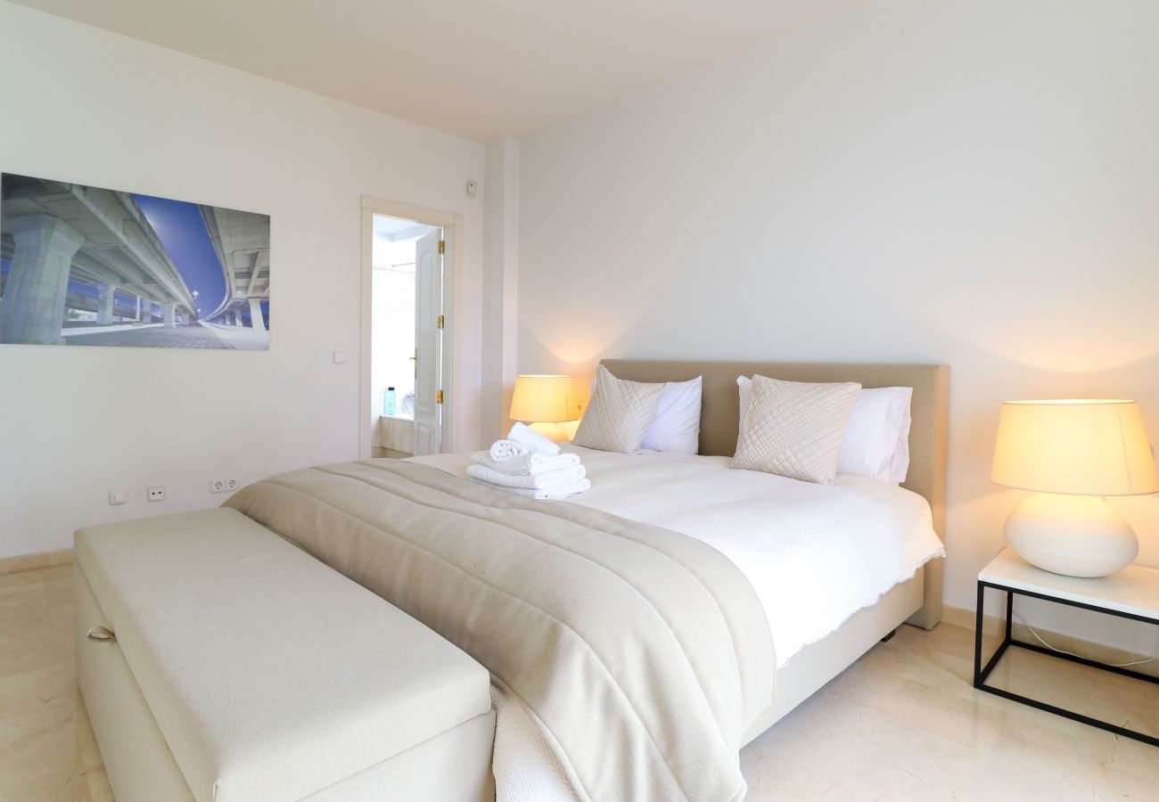 Apartment in Marbella - Fabulous apartment - frontline beach Los Monteros