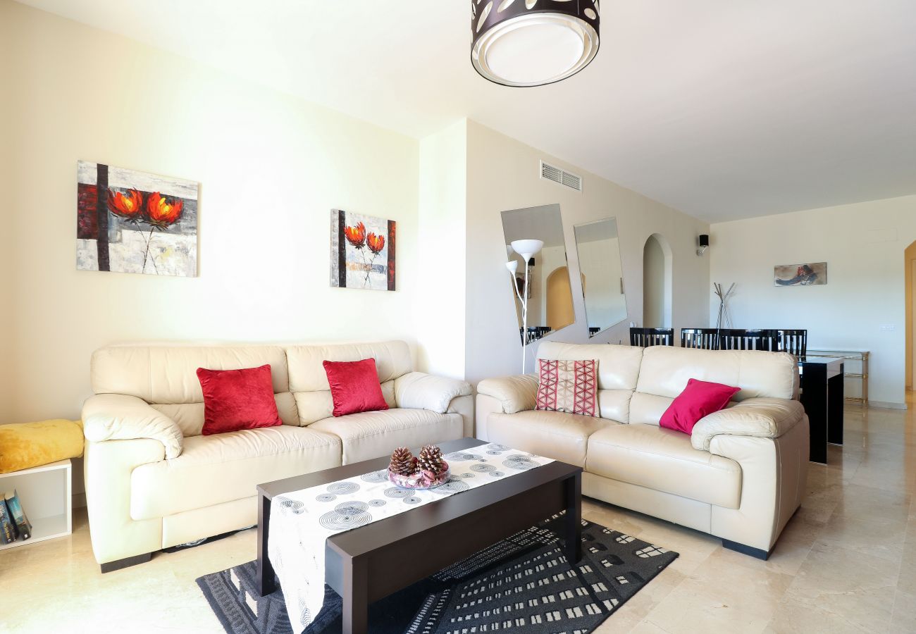 Apartment in Mijas Costa - Spacious apartment in tranquil area near the beach