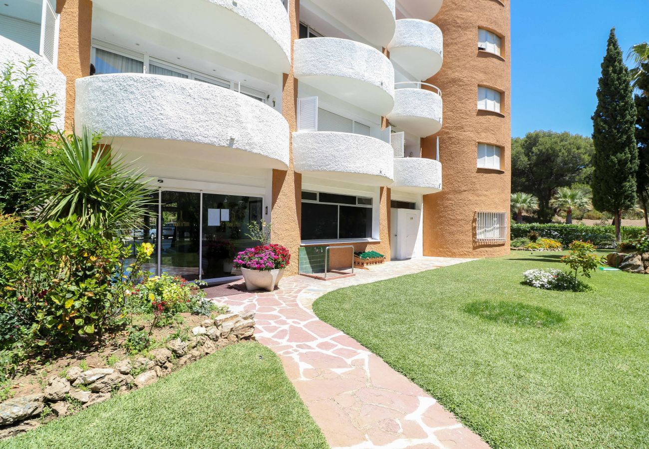 Studio in Marbella - Renovated studio in Elviria, fantastic sea views