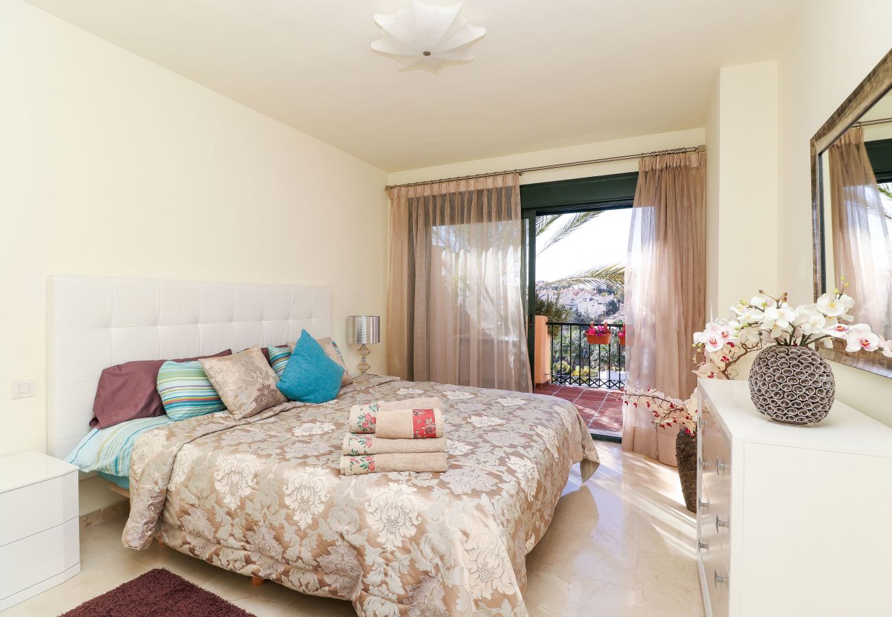 Apartment in Estepona - Luxury apartment in El Campanario