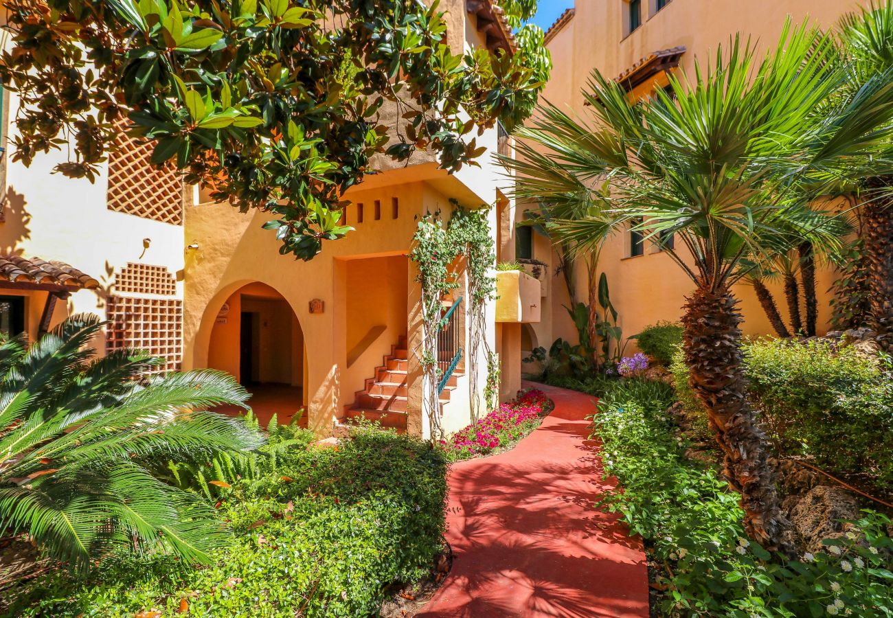 Apartment in Estepona - Luxury apartment in El Campanario