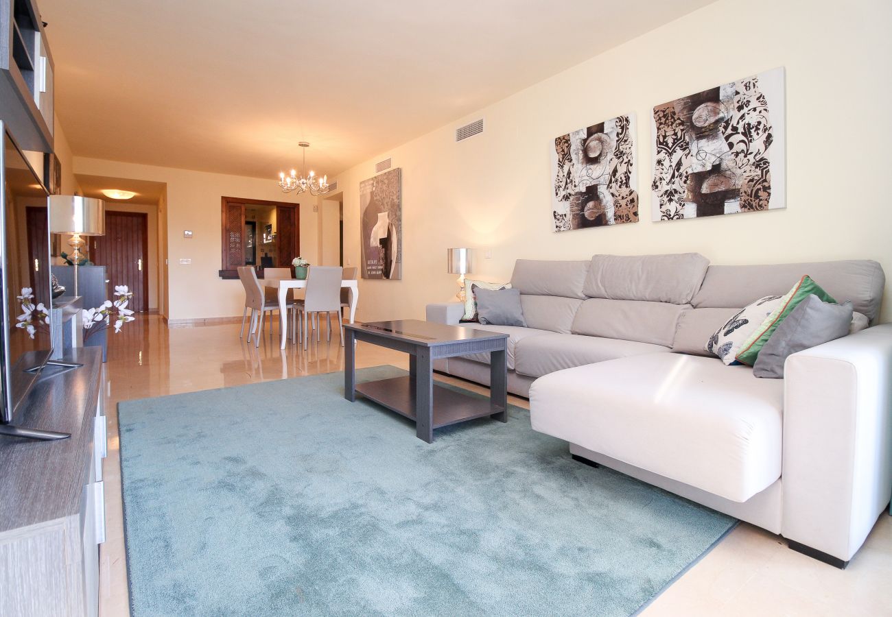 Apartment in Estepona - Luxury apartment in El Campanario