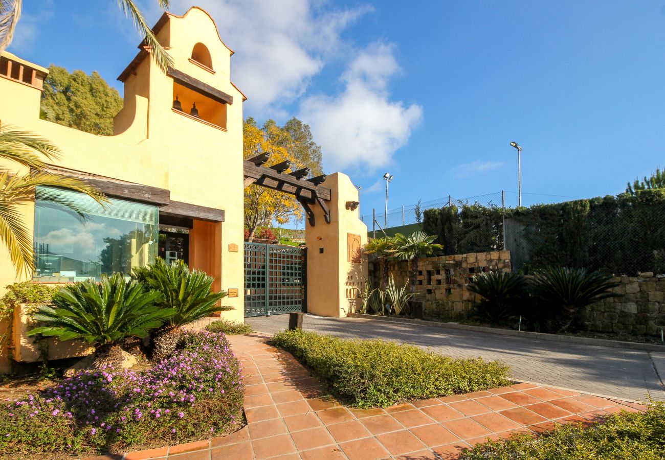 Apartment in Estepona - Luxury apartment in El Campanario