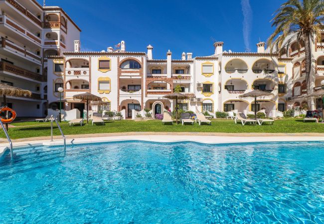 Apartment in Mijas Costa - Calahonda apartment - all facilities 5 mins walk