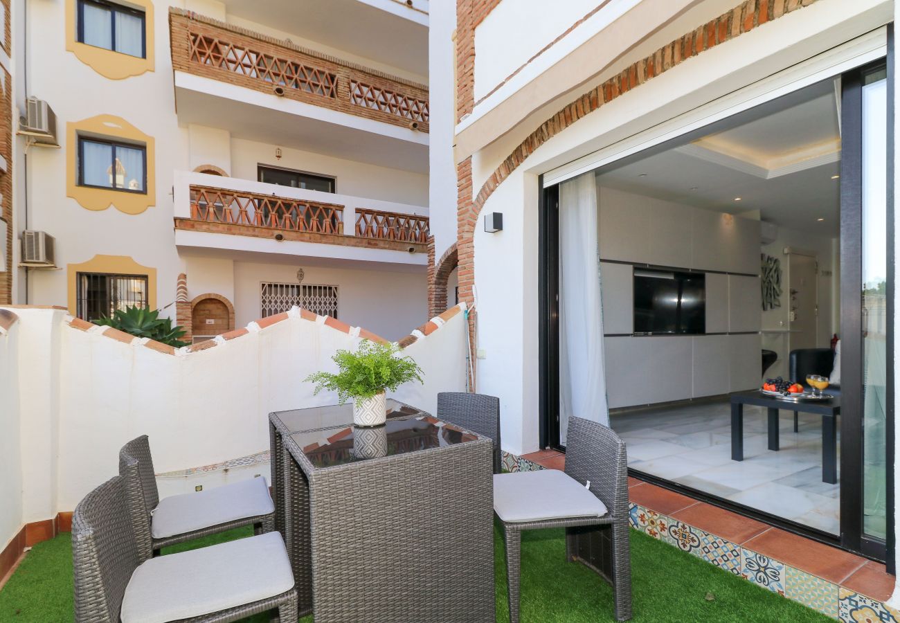 Apartment in Mijas Costa - Calahonda apartment - all facilities 5 mins walk