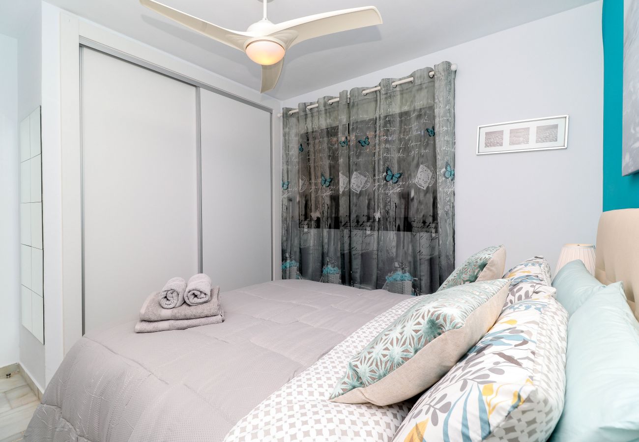 Apartment in Mijas Costa - Calahonda apartment - all facilities 5 mins walk