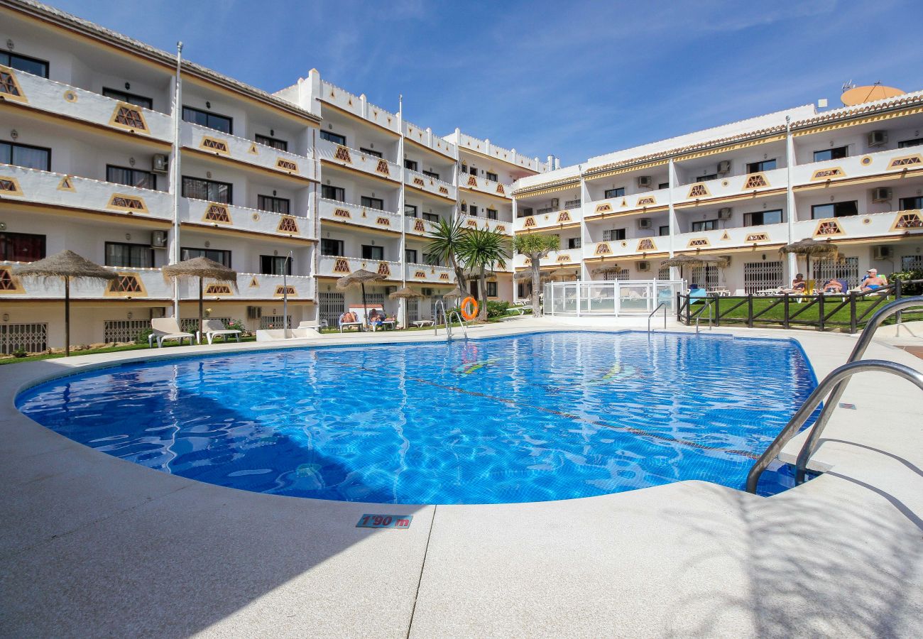 Apartment in Mijas Costa - Calahonda apartment - all facilities 5 mins walk