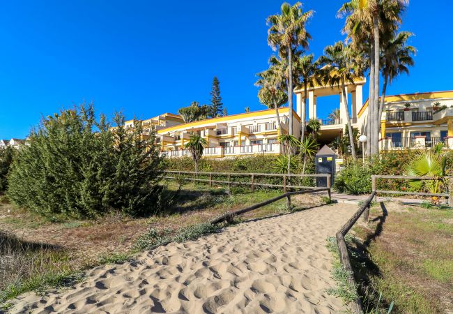 Studio in Marbella - Deluxe studio with huge terrace - Romana Playa beachfront