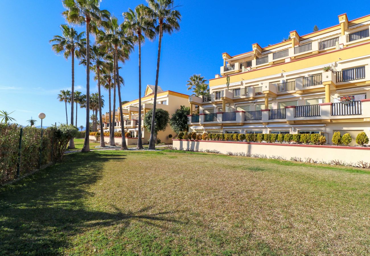 Studio in Marbella - Deluxe studio with huge terrace - Romana Playa beachfront