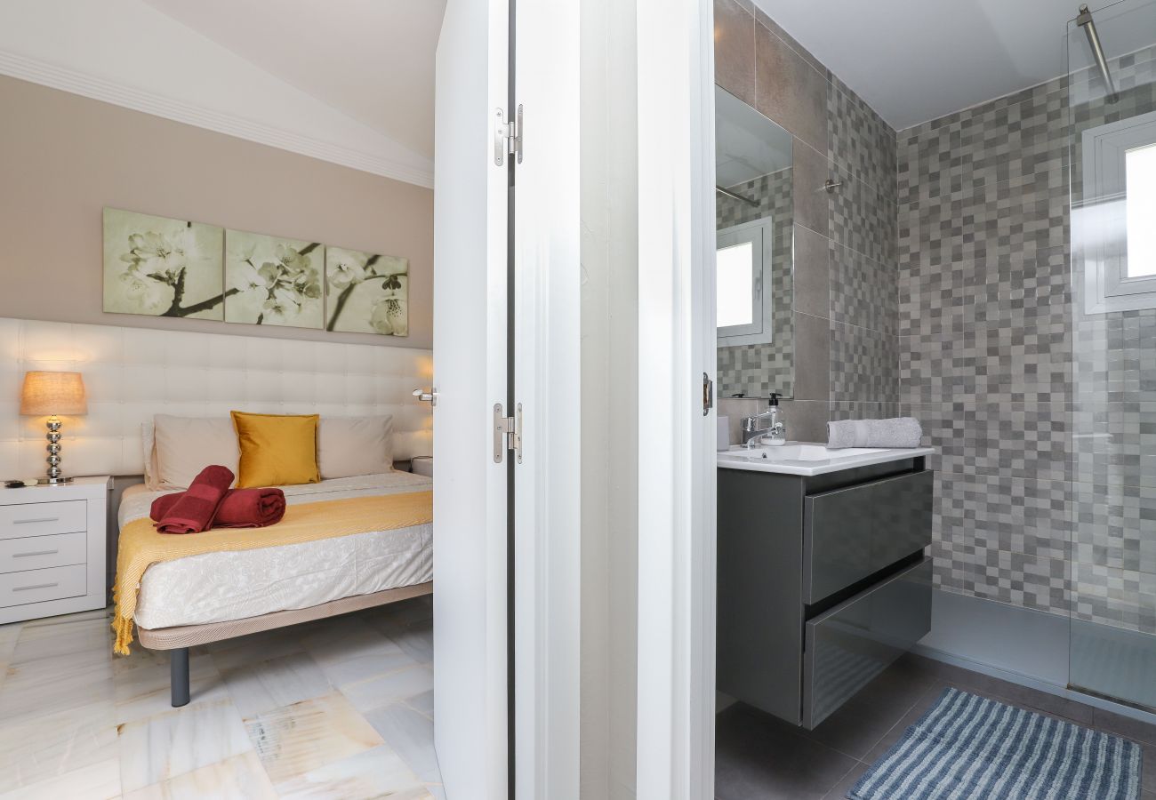 Townhouse in Marbella - Sunny townhouse  - great hotel facilities