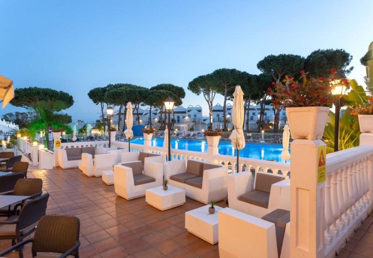 Townhouse in Marbella - Sunny townhouse  - great hotel facilities