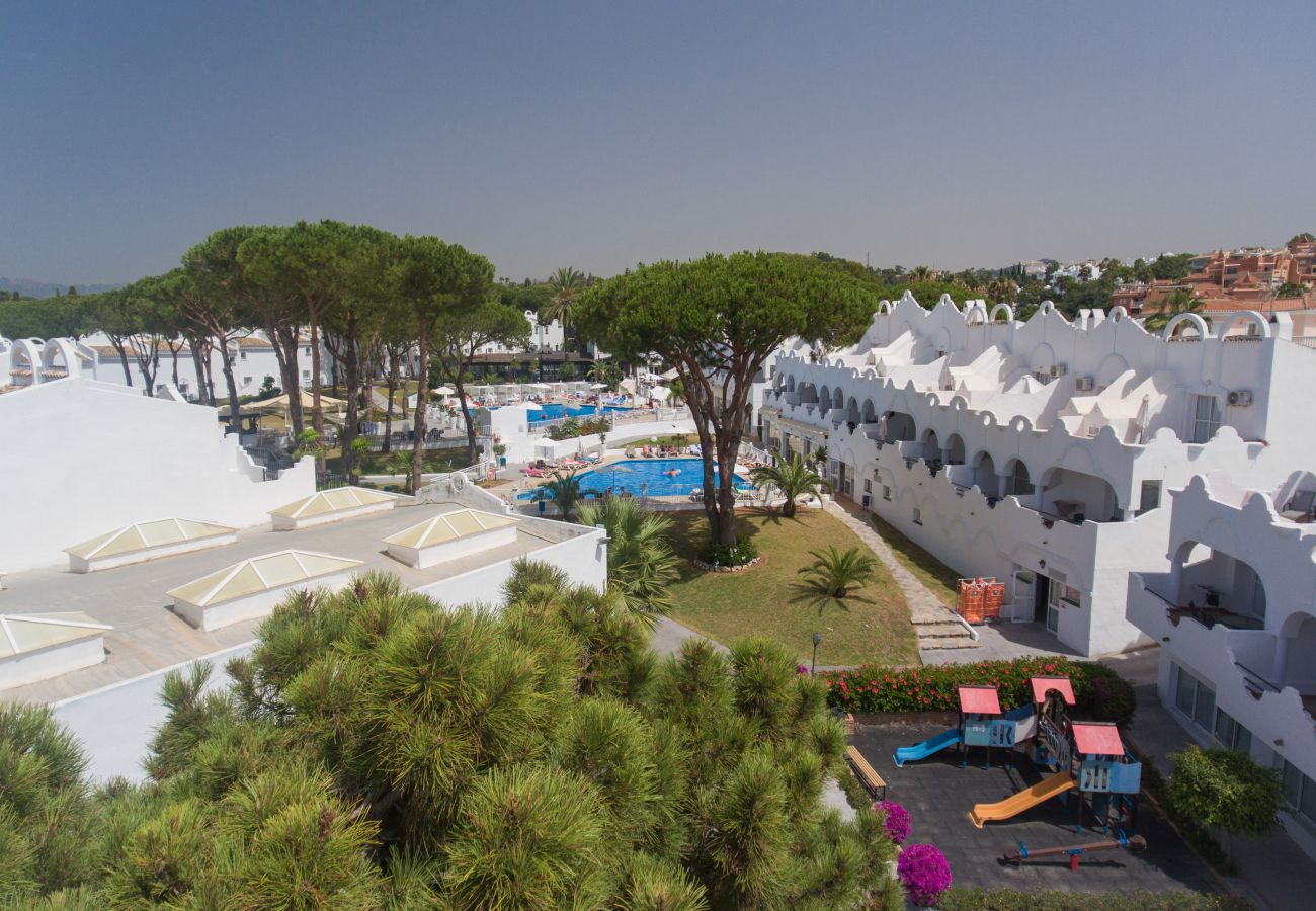 Townhouse in Marbella - Sunny townhouse  - great hotel facilities